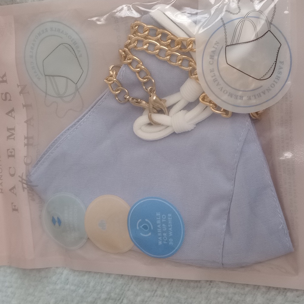 🌷$2 NWT FASHION MASK Reusable Lavender Mask With Gold Chain